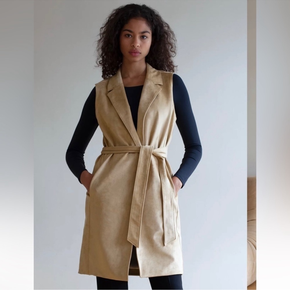 Aritzia Malley Vest in Light Tan